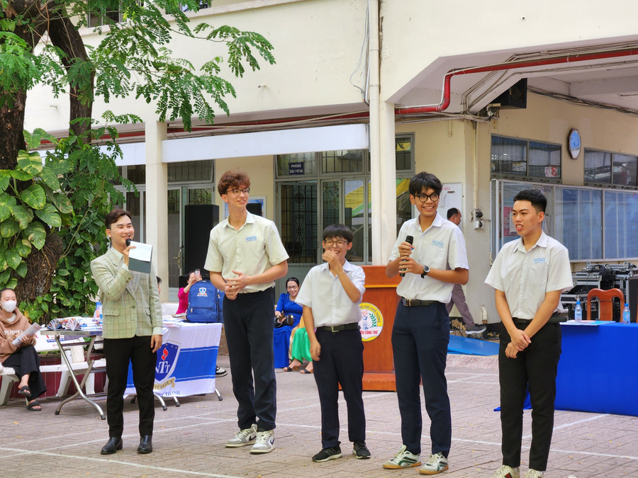 Khi sử dụng mạng xã hội cần phải tỉnh táo và tránh xa những thông tin lừa đảo, tiêu cực.