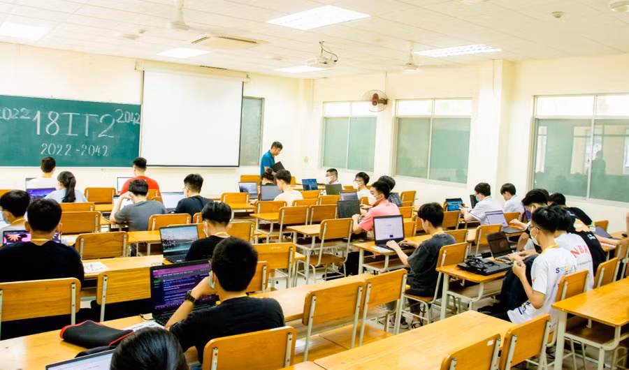 Các em được học tập, trải nghiệm tại Trường VKU. Ảnh: TG