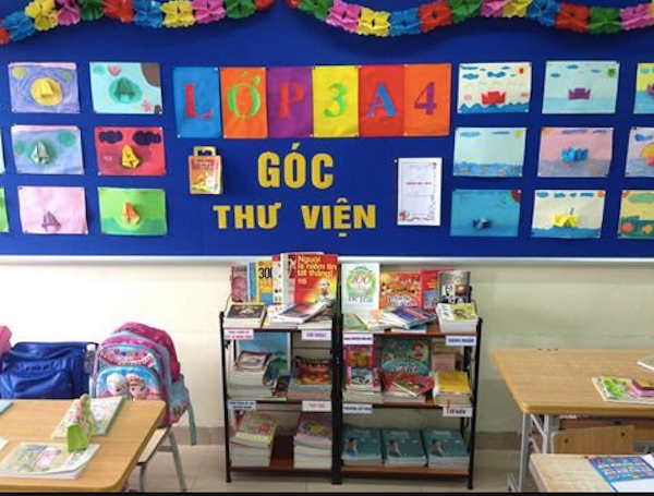 Tủ sách học đường luôn đồng hành với học sinh có hoàn cảnh khó khăn. Ảnh: INT