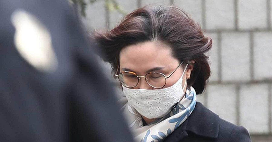 Chung Kyung-sim, vợ cựu Bộ trưởng Tư pháp Cho Kuk, lĩnh án 4 năm tù vì tội giả mạo hồ sơ nhập học cho con gái.