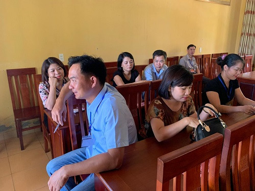 Thầy cô giám thị từ các trường phổ thông có mặt tại điểm thi từ rất sớm. Thầy cô giám thị từ các trường phổ thông có mặt tại điểm thi từ rất sớm.