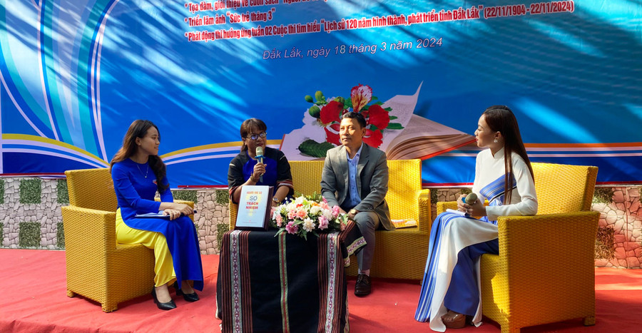 Nhà văn Niê Thanh Mai chia sẻ tại Diễn đàn “Khát vọng cống hiến - Lẽ sống thanh niên” năm 2024. Ảnh: HA Nhà văn Niê Thanh Mai chia sẻ tại Diễn đàn “Khát vọng cống hiến - Lẽ sống thanh niên” năm 2024. Ảnh: HA