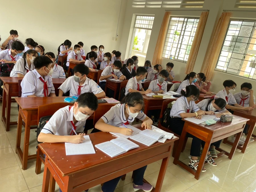 Sáng 14/2, học sinh tiểu học và mầm non địa bàn tỉnh Cà Mau trở lại trường học trực tiếp