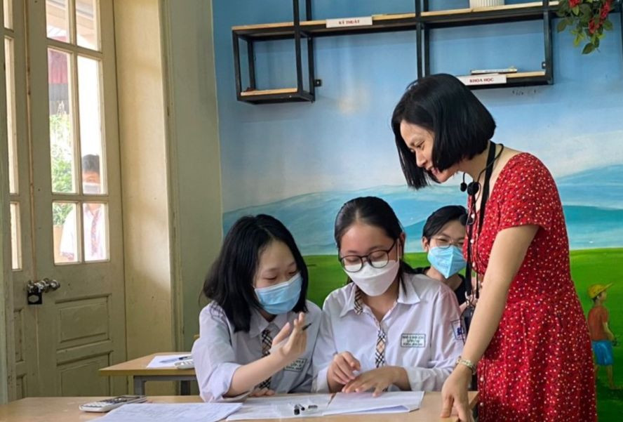 Cô và trò Trường THCS Bế Văn Đàn (Đống Đa, Hà Nội) học, ôn tập trước kỳ tuyển sinh vào lớp 10 năm học 2023 - 2024. Cô và trò Trường THCS Bế Văn Đàn (Đống Đa, Hà Nội) học, ôn tập trước kỳ tuyển sinh vào lớp 10 năm học 2023 - 2024.