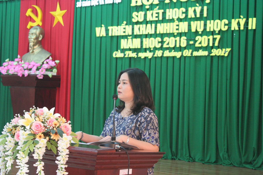 Bà Trần Hồng Thắm - GĐ Sở GD&ĐT TP Cần Thơ - phát biểu tại hội nghị