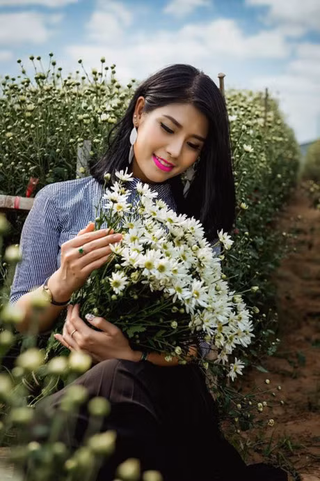 Nhung cach tao dang chup anh tuyet dep voi cuc hoa mi - Anh 16