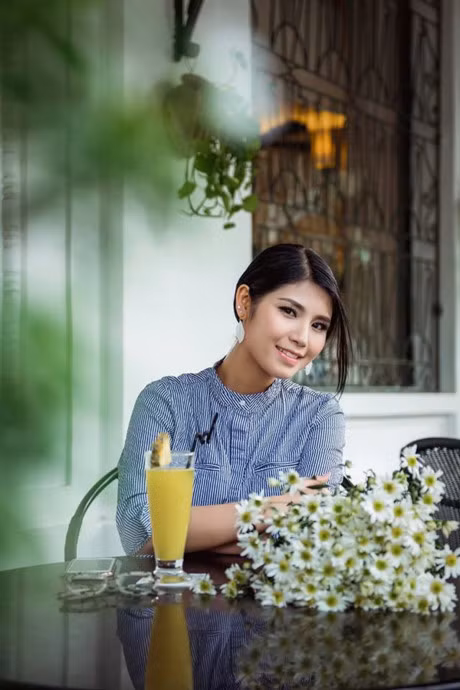 Nhung cach tao dang chup anh tuyet dep voi cuc hoa mi - Anh 19