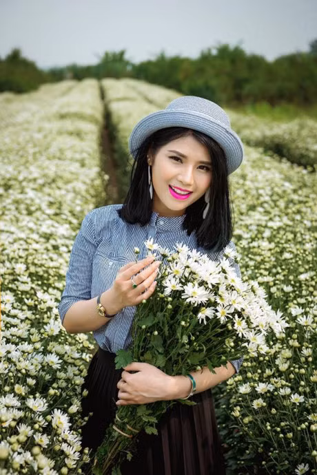 Nhung cach tao dang chup anh tuyet dep voi cuc hoa mi - Anh 9