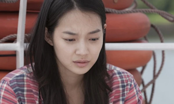 “Lạnh gáy” với “đồ chơi người lớn” chồng giấu trong phòng sách