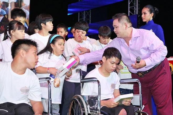 Minh Béo từng hết lòng vì trẻ em mồ côi, cơ nhỡ