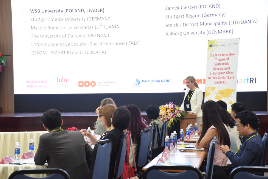 Hội thảo chia sẻ các kinh nghiệm thu hút sinh viên quốc tế và các mục tiêu phát triển bền vững thời kỳ hậu COVID - 19. 