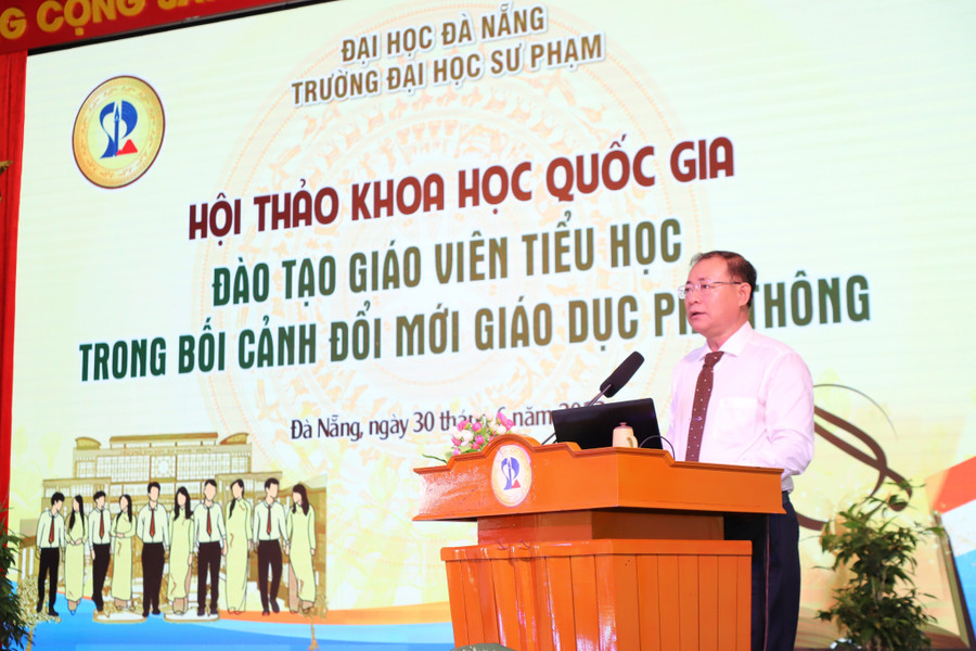 PGS.TS Lưu Trang - Hiệu trưởng Trường ĐH Sư phạm, ĐH Đà Nẵng phát biểu khai mạc Hội thảo. PGS.TS Lưu Trang - Hiệu trưởng Trường ĐH Sư phạm, ĐH Đà Nẵng phát biểu khai mạc Hội thảo.