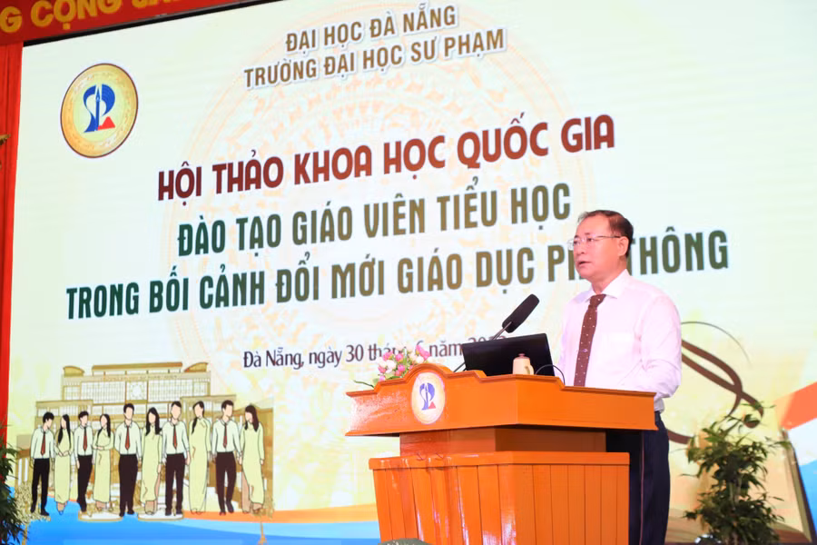 PGS.TS Lưu Trang - Hiệu trưởng Trường ĐH Sư phạm, ĐH Đà Nẵng phát biểu khai mạc Hội thảo.