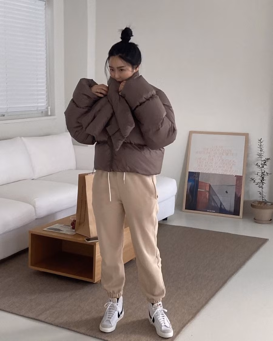 Cách diện áo phao đẹp mà không “nuốt dáng” ảnh 1