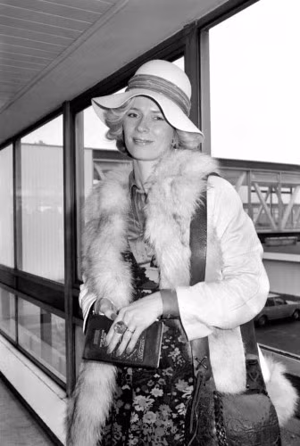 Bà Linda Lee Cadwell.