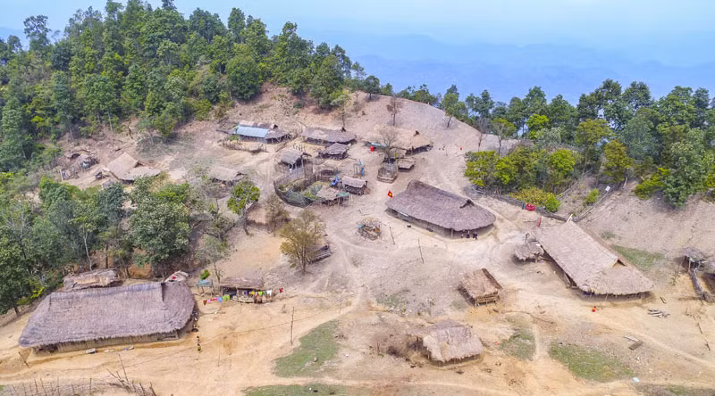 Pú Vang nằm vắt vẻo trên đỉnh núi, được gọi là vùng đất “khát”.