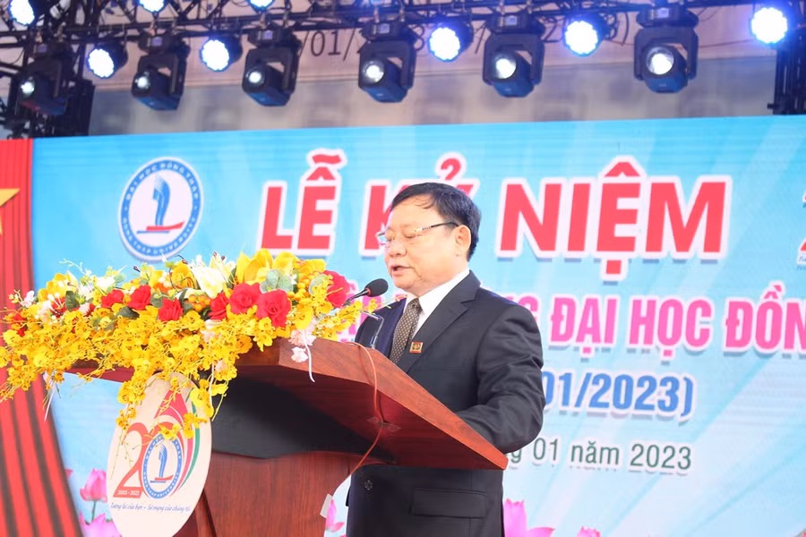 TS Hồ Văn Thống, Hiệu trưởng Trường ĐH Đồng Tháp phát biểu tại buổi lễ.