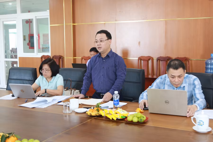 Ông Nguyễn Thế Cường - Trưởng Phòng Nghiệp vụ 3 Thanh tra Bộ GD&amp;ĐT phát biểu tại buổi làm việc.