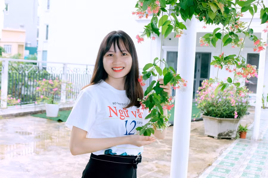 Cô Đinh Thúy Nga.