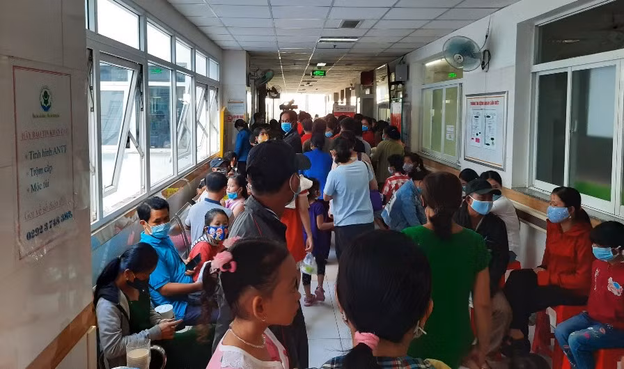 Quang cảnh buổi khám sàn lọc tim miễn phí tại Bệnh viện nhi đồng TP Cần Thơ.