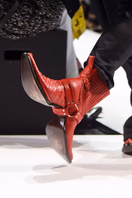 Nhung doi giay ky quai thach thuc nguoi su dung - Anh 4