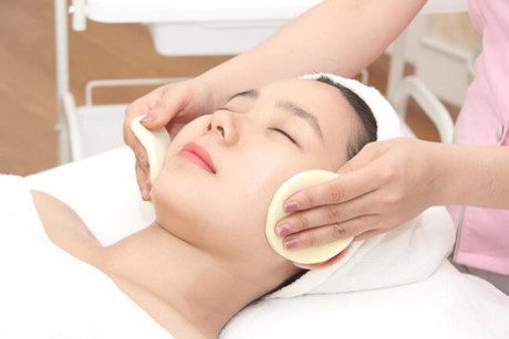 Trang điểm thường xuyên, nhưng tại sao da các diễn viên vẫn đẹp? - Ảnh 3 Trang diem thuong xuyen, nhung tai sao da cac dien vien van dep? - Anh 3