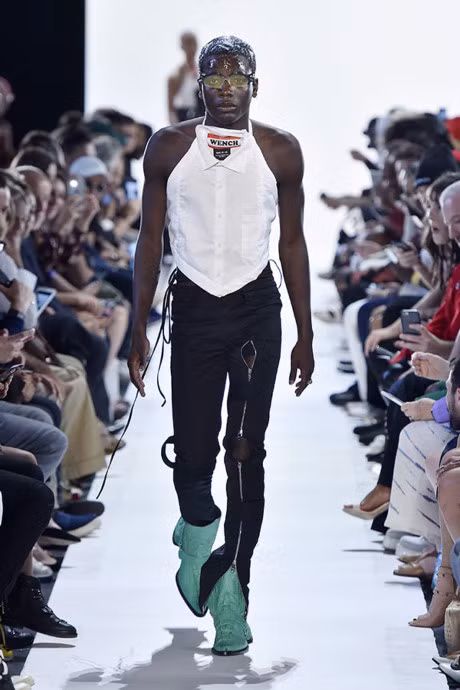 Nhung doi giay ky quai thach thuc nguoi su dung - Anh 3