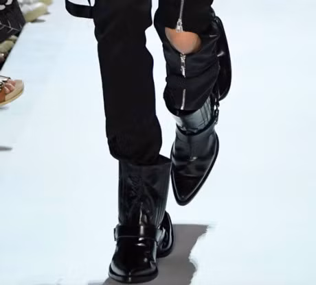 Nhung doi giay ky quai thach thuc nguoi su dung - Anh 9