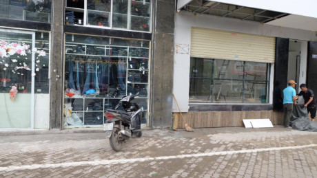 Dân Hà Nội chật vật với cốt nhà cách vỉa hè gần mét - Ảnh 11 Dan Ha Noi chat vat voi cot nha cach via he gan met - Anh 11