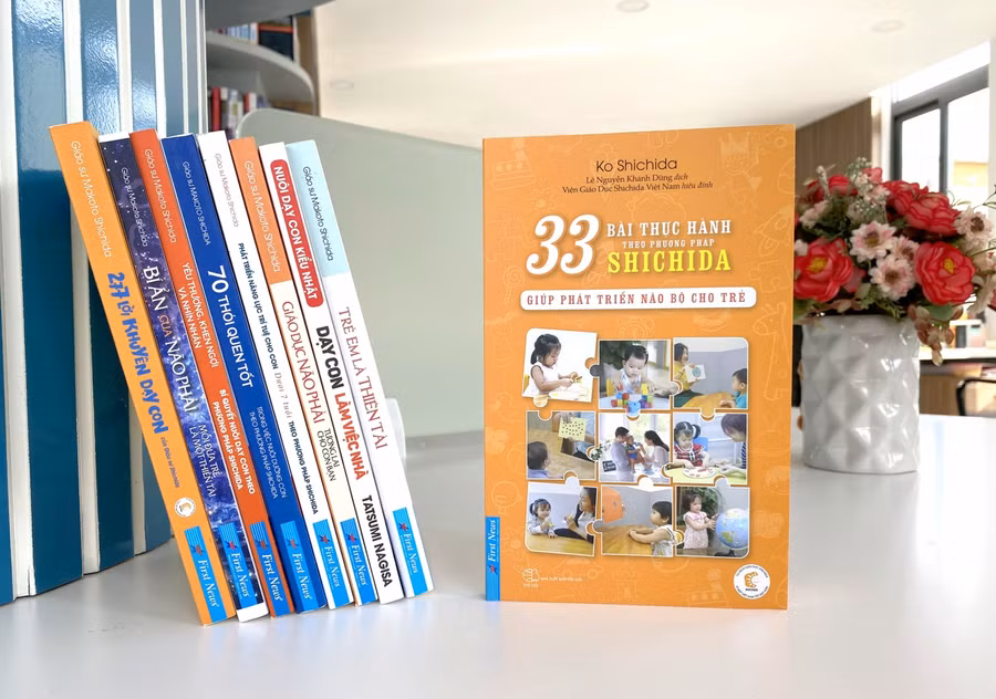 Cuốn sách “33 bài thực hành theo phương pháp Shichida”.