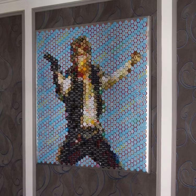 Tác phẩm nghệ thuật tuyệt đẹp được tạo ra từ nắp bia.