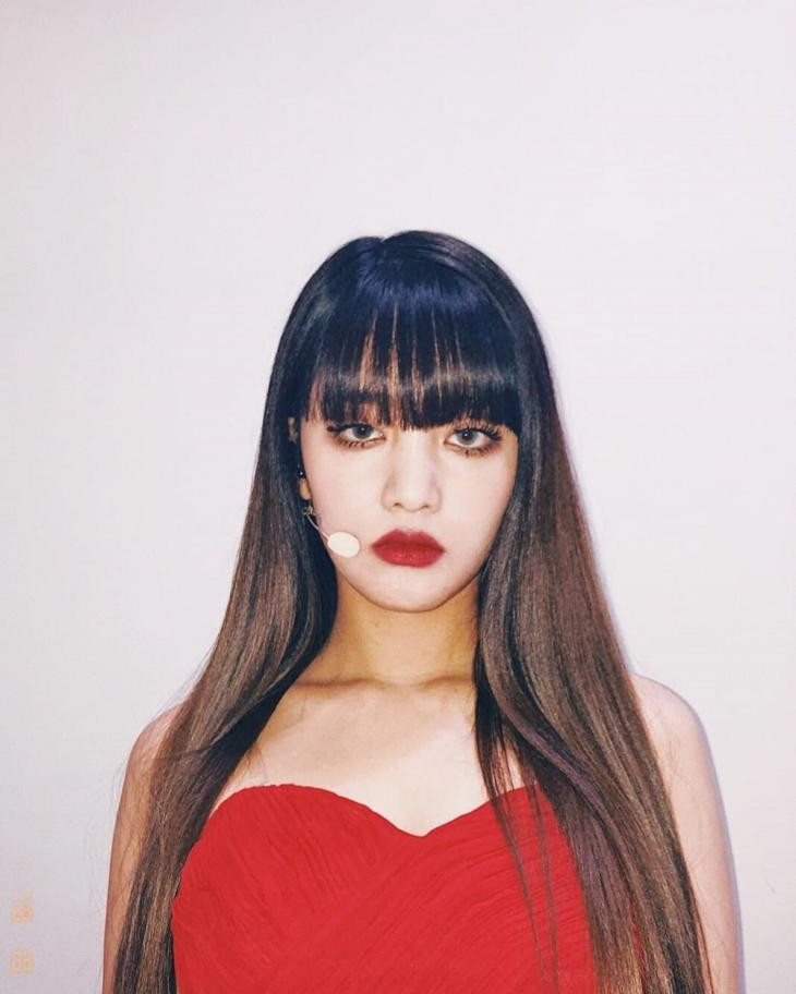 Minnie [(G) I-DLE]: Giọng hát tuyệt vời của Minnie là hoàn toàn độc đáo và khiến người hâm mộ phải lòng cô ấy ngay lập tức. Cô ấy là nữ hoàng của sự đa dạng và trở nên siêu đáng yêu ngoài sân khấu!