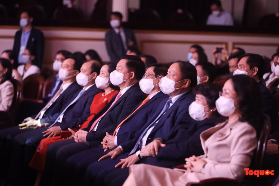 Lãnh đạo Đảng, Nhà nước tham dự Chương trình.