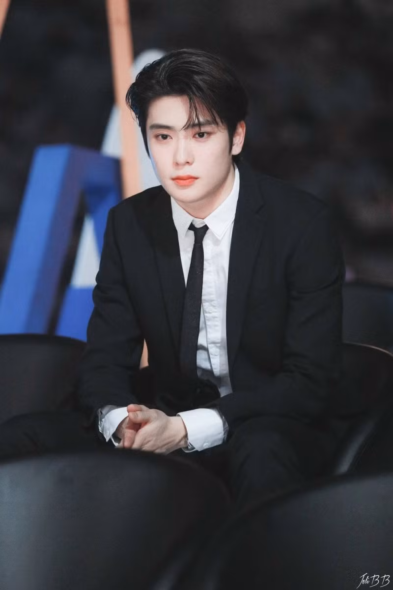 Jaehyun (NCT): Vẻ ngoài đẹp như hoàng tử và tính cách tốt bụng của Jaehyun khiến anh được mọi người yêu mến. Đặc biệt, anh ấy còn là một ca sĩ, rapper và vũ công tài năng!
