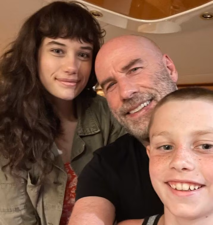 Ella Bleu và Benjamin Travolta - con của John Travolta.