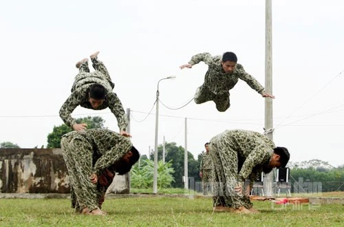 Mãn nhãn xem đặc công diễn võ