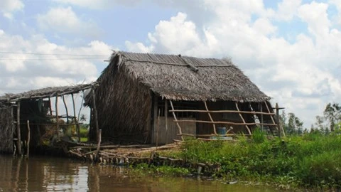 Mất mạng vì bị vợ... trói vào cửa sổ