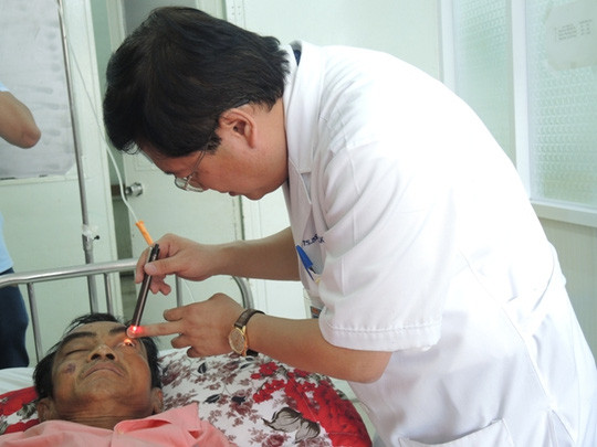 Ông Huỳnh Văn Nén có thể xuất viện trong 10 ngày tới ảnh 1 Ông Nén đang được theo dõi nội khoa.