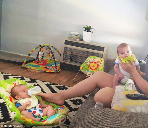 anh me cho con uong sua bang... chan gay 