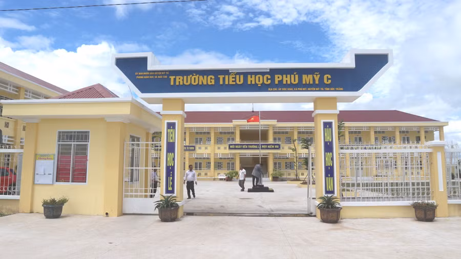 Trường Tiểu học Phú Mỹ C, huyện Mỹ Tú (Sóc Trăng) được đầu tư xây dựng khang trang.