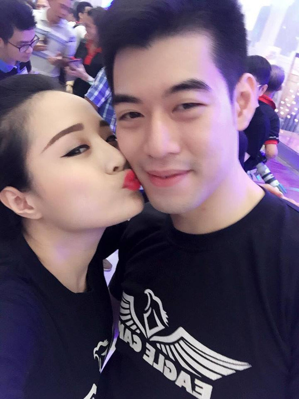 Cô nàng xinh đẹp như hot girl và câu chuyện chồng “soái ca” chăm vợ như báu vật gây sốt Cô nàng xinh đẹp như hot girl và câu chuyện chồng “soái ca” chăm vợ như báu vật gây sốt