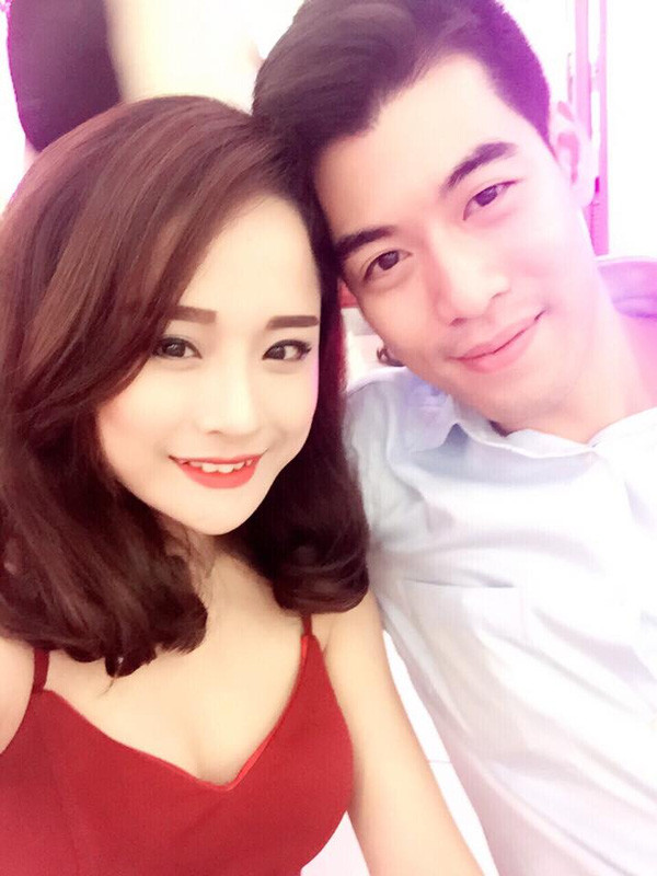 Cô nàng xinh đẹp như hot girl và câu chuyện chồng “soái ca” chăm vợ như báu vật gây sốt Cô nàng xinh đẹp như hot girl và câu chuyện chồng “soái ca” chăm vợ như báu vật gây sốt