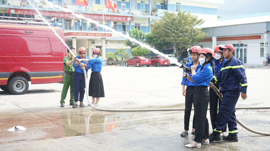 Hướng dẫn phun nước chữa cháy.