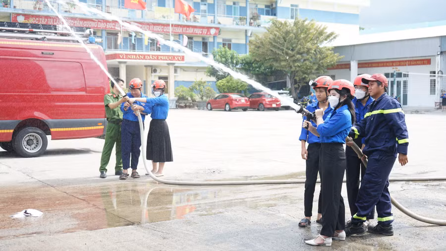 Hướng dẫn phun nước chữa cháy.