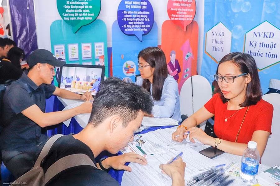 Doanh nghiệp lĩnh vực nông nghiệp - chăn nuôi đến Trường ĐH Nông Lâm TPHCM để tuyển dụng ứng viên.