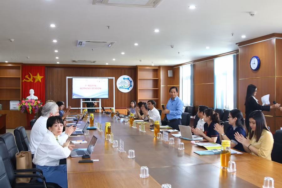 Quang cảnh phiên họp.