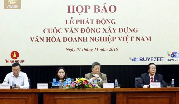 Quang cảnh buổi họp báo