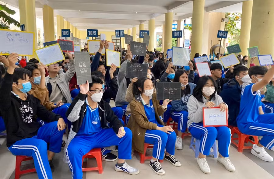 Học sinh Trường THPT Bình Sơn (Quảng Ngãi) tham dự cuộc thi Khoa học kỹ thuật học sinh trung học cấp tỉnh năm học 2022 – 2023.