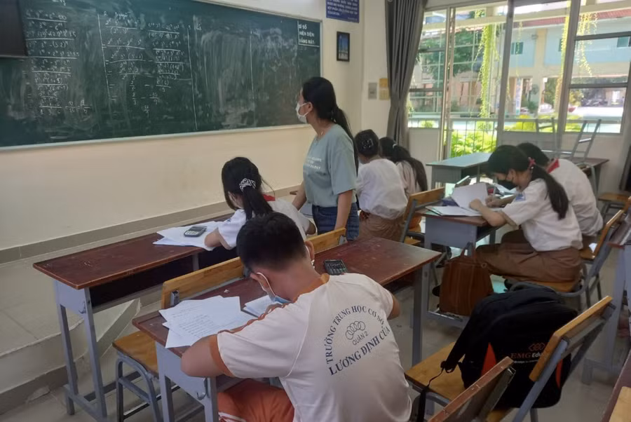 Giờ phụ đạo hè 2022 ở Trường THCS Lương Định Của (TP Thủ Đức). 