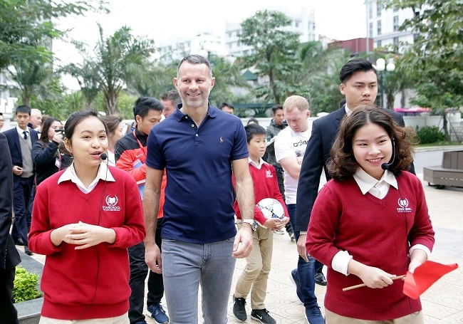 Ryan Giggs và Paul Scholes giao lưu với học sinh Vinschool